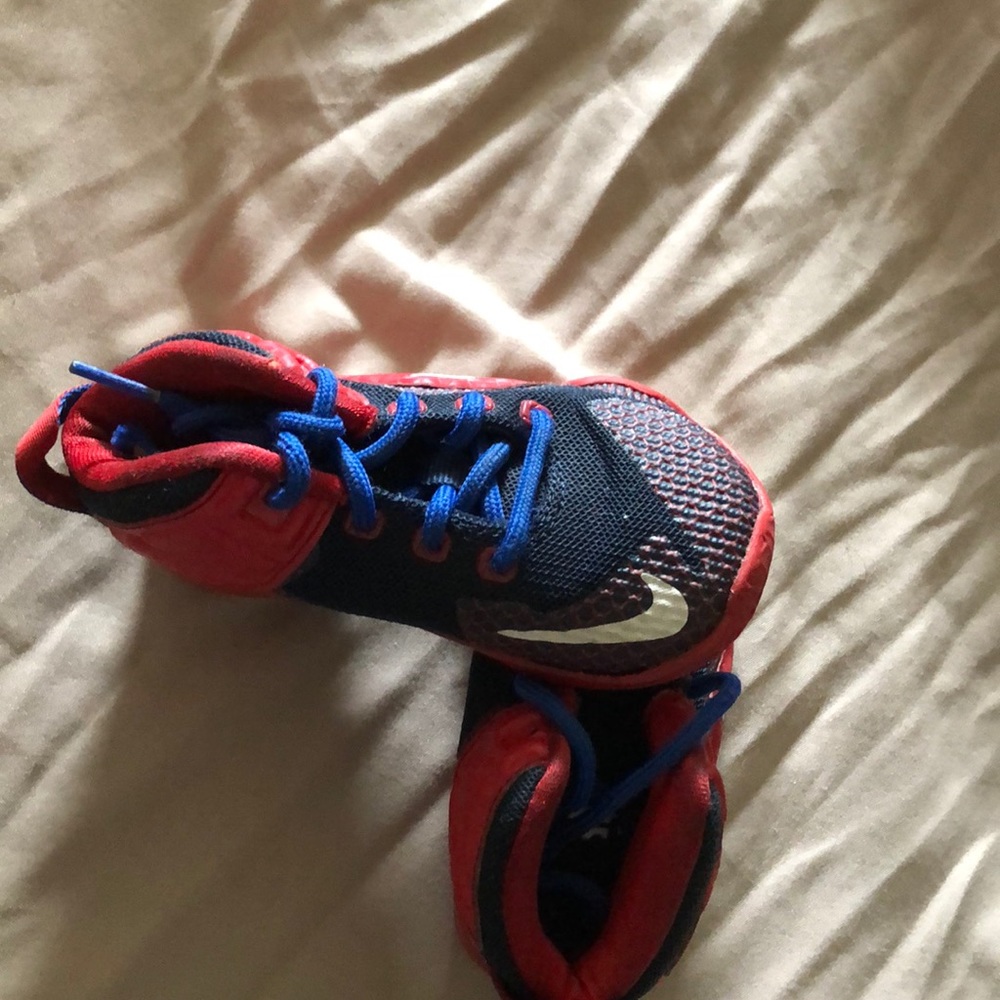 Nikes - Picture 2 of 3